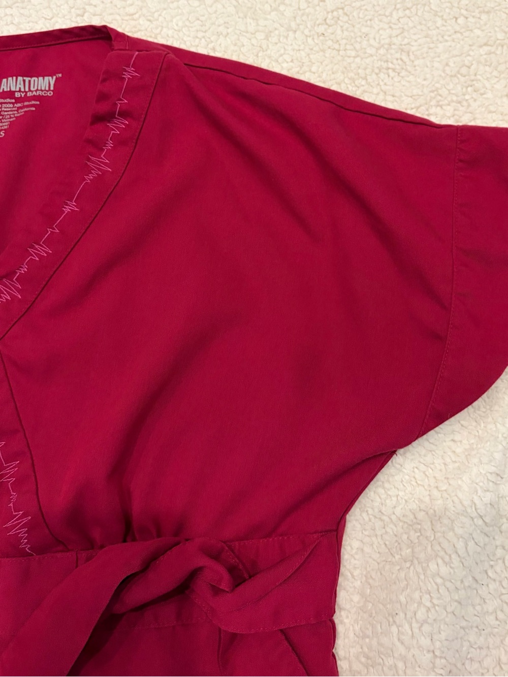 Grey’s Anatomy Women's V-Neck Tie-Waist Scrub Set in Deep Berry - Picture 7 of 7
